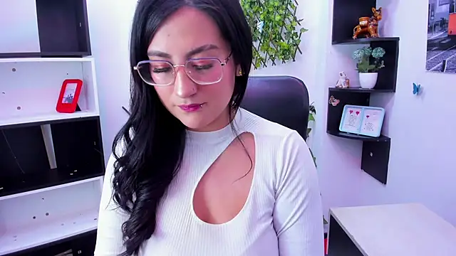 Snapshot of sophi_hardd_ chatting on 02-21-26, 04:19 sophi hardd online show from 02-21-26, 04:19