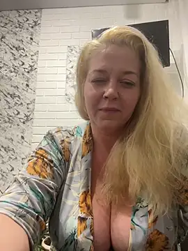 Snapshot of JenniferCarmen chatting on 12-16-25, 11:59 JenniferCarmen online show from 12-16-25, 11:59