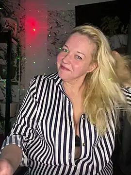 Snapshot of JenniferCarmen chatting on 01-11-26, 07:08 JenniferCarmen online show from 01-11-26, 07:08