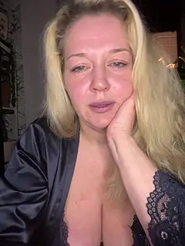 Snapshot of JenniferCarmen chatting on 02-02-26, 04:06 JenniferCarmen online show from 02-02-26, 04:06