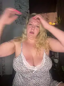 Snapshot of JenniferCarmen chatting on 02-04-26, 06:03 JenniferCarmen online show from 02-04-26, 06:03