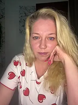 Snapshot of JenniferCarmen chatting on 02-07-26, 12:03 JenniferCarmen online show from 02-07-26, 12:03