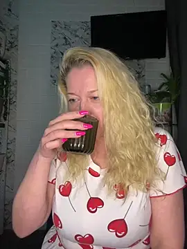 Snapshot of JenniferCarmen chatting on 02-07-26, 05:38 JenniferCarmen online show from 02-07-26, 05:38