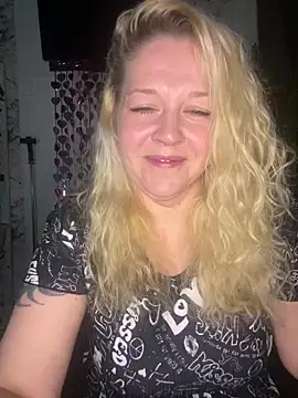 Snapshot of JenniferCarmen chatting on 02-18-26, 06:26 JenniferCarmen online show from 02-18-26, 06:26