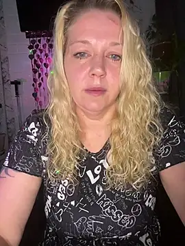 Snapshot of JenniferCarmen chatting on 02-20-26, 03:34 JenniferCarmen online show from 02-20-26, 03:34