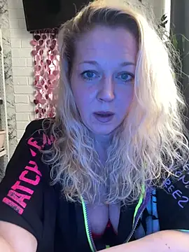 Snapshot of JenniferCarmen chatting on 02-28-26, 10:16 JenniferCarmen online show from 02-28-26, 10:16