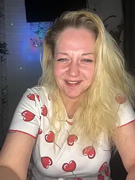 JenniferCarmen online show from 04-15-26, 07:21