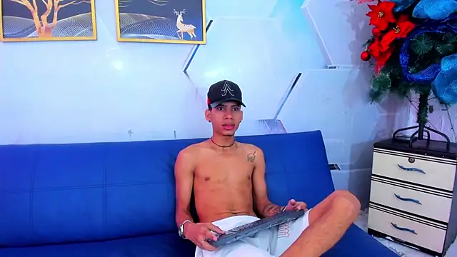 Alex jeins at online show from 12-22-25, 02:03