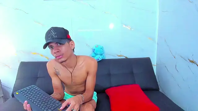 Alex jeins at online show from 01-31-26, 07:11