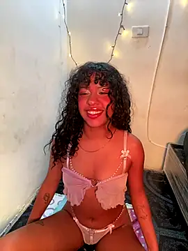 Snapshot of Agera_- chatting on 12-16-25, 07:02 Agera - online show from 12-16-25, 07:02