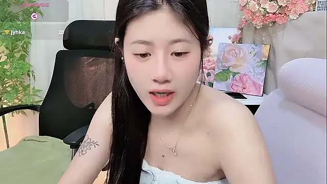 Snapshot of Yvonne-07 chatting on 01-11-26, 01:27 Yvonne-07 online show from 01-11-26, 01:27