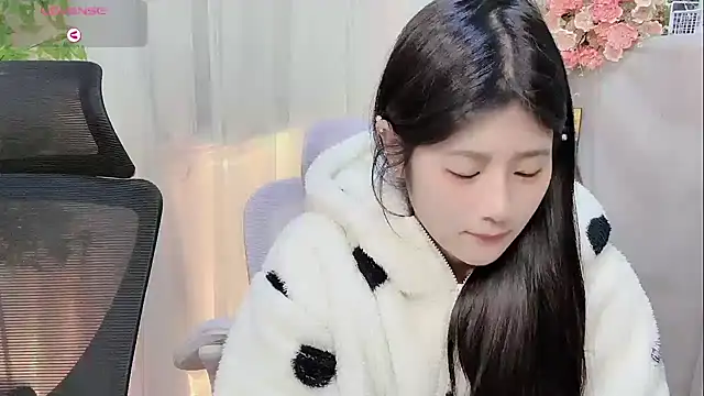 Snapshot of Yvonne-07 chatting on 01-14-26, 12:55 Yvonne-07 online show from 01-14-26, 12:55