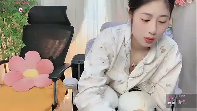 Snapshot of Yvonne-07 chatting on 02-28-26, 08:26 Yvonne-07 online show from 02-28-26, 08:26