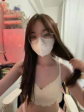 Snapshot of mimichannn99 chatting on 02-27-26, 01:33 mimichannn99 online show from 02-27-26, 01:33