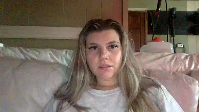 Snapshot of goddesscandy22 chatting on 12-16-25, 05:40 goddesscandy22 online show from 12-16-25, 05:40