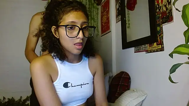 Snapshot of SweetEmxxx chatting on 02-22-26, 12:01 SweetEmxxx online show from 02-22-26, 12:01