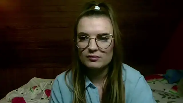 Snapshot of VanessaHard chatting on 12-17-25, 08:37 VanessaHard online show from 12-17-25, 08:37