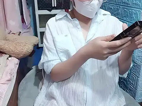 Yumi69 online show from 12-16-25, 04:12