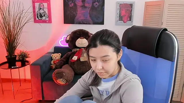 Snapshot of SirenMystiq chatting on 12-14-25, 07:47 SirenMystiq online show from 12-14-25, 07:47