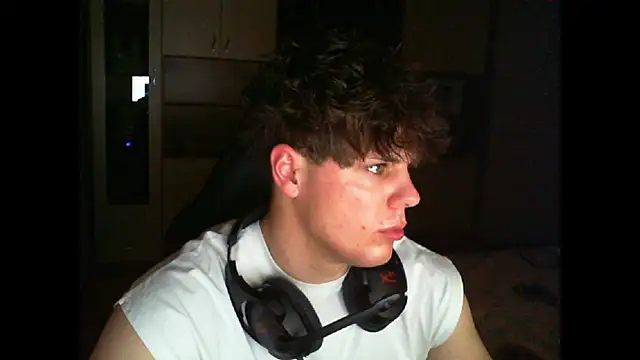 Snapshot of GymGuy0505 chatting on 12-14-25, 09:52 GymGuy0505 online show from 12-14-25, 09:52