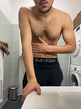 Snapshot of mfg_gio chatting on 12-18-25, 10:43 mfg gio online show from 12-18-25, 10:43