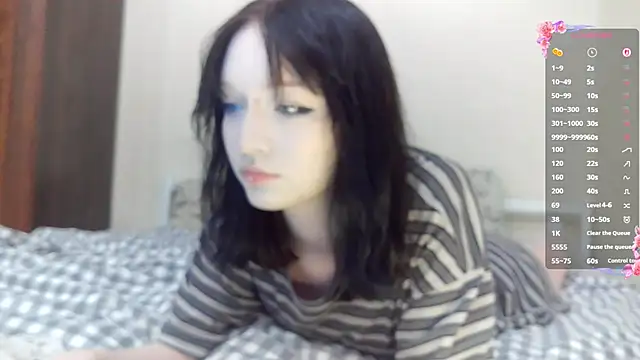 Snapshot of Shine_Luna chatting on 01-05-26, 07:17 Shine Luna online show from 01-05-26, 07:17