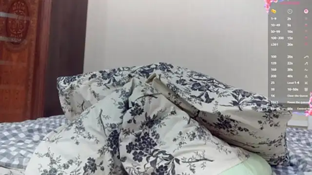 Snapshot of Shine_Luna chatting on 01-08-26, 07:16 Shine Luna online show from 01-08-26, 07:16