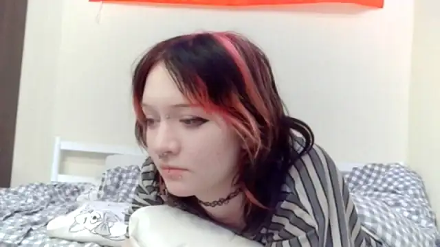 Snapshot of Shine_Luna chatting on 02-11-26, 05:07 Shine Luna online show from 02-11-26, 05:07