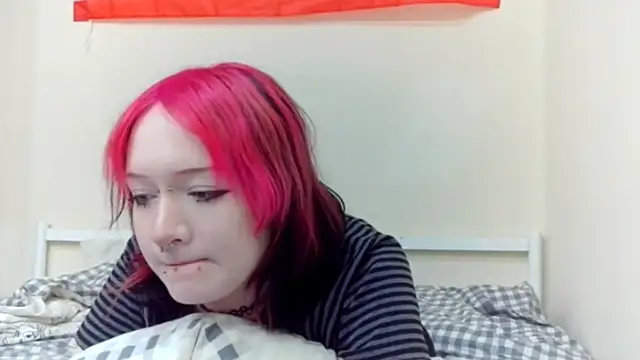 Snapshot of Shine_Luna chatting on 02-15-26, 04:25 Shine Luna online show from 02-15-26, 04:25