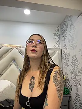 Annyhathatway online show from 03-27-26, 09:14