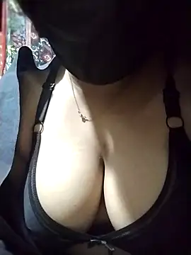 Snapshot of nosrat014 chatting on 12-17-25, 06:36 nosrat014 online show from 12-17-25, 06:36