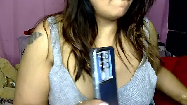 Snapshot of butterflyslay chatting on 01-14-26, 04:18 butterflyslay online show from 01-14-26, 04:18