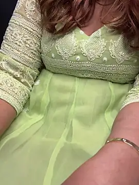 Snapshot of butterflyslay chatting on 02-03-26, 02:53 butterflyslay online show from 02-03-26, 02:53