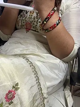 Snapshot of butterflyslay chatting on 02-13-26, 07:37 butterflyslay online show from 02-13-26, 07:37