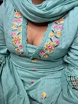 Snapshot of butterflyslay chatting on 02-21-26, 02:12 butterflyslay online show from 02-21-26, 02:12