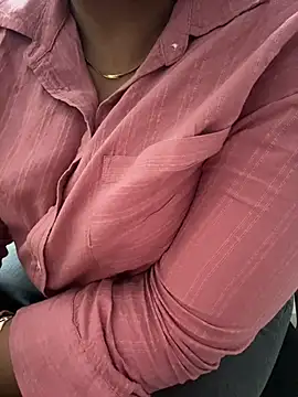 Snapshot of butterflyslay chatting on 02-21-26, 02:29 butterflyslay online show from 02-21-26, 02:29