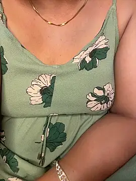 Snapshot of butterflyslay chatting on 02-22-26, 02:56 butterflyslay online show from 02-22-26, 02:56