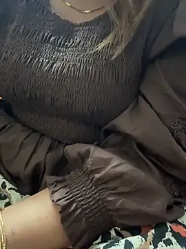 Snapshot of butterflyslay chatting on 03-23-26, 01:59 butterflyslay online show from 03-23-26, 01:59