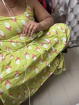 Snapshot of butterflyslay chatting on 04-06-26, 06:42 butterflyslay online show from 04-06-26, 06:42