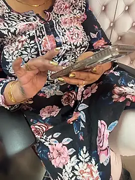 Snapshot of butterflyslay chatting on 04-08-26, 04:07 butterflyslay online show from 04-08-26, 04:07