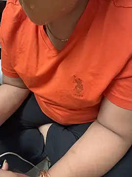 Snapshot of butterflyslay chatting on 04-12-26, 02:00 butterflyslay online show from 04-12-26, 02:00