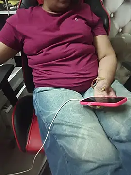 Snapshot of butterflyslay chatting on 04-13-26, 04:23 butterflyslay online show from 04-13-26, 04:23