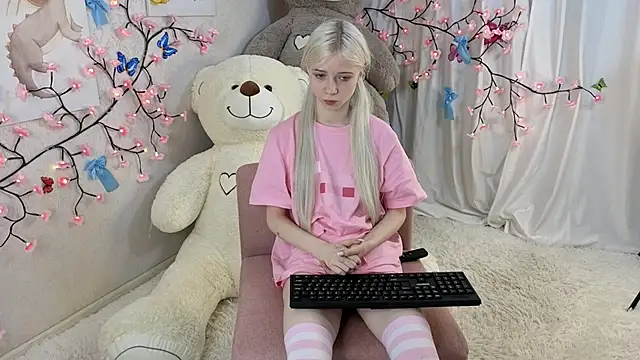 ViollaBloom online show from 01-12-26, 01:33