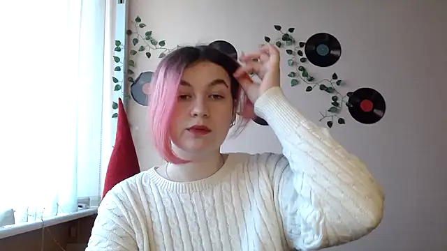 Snapshot of Aura__Myst chatting on 12-18-25, 12:44 Aura Myst online show from 12-18-25, 12:44