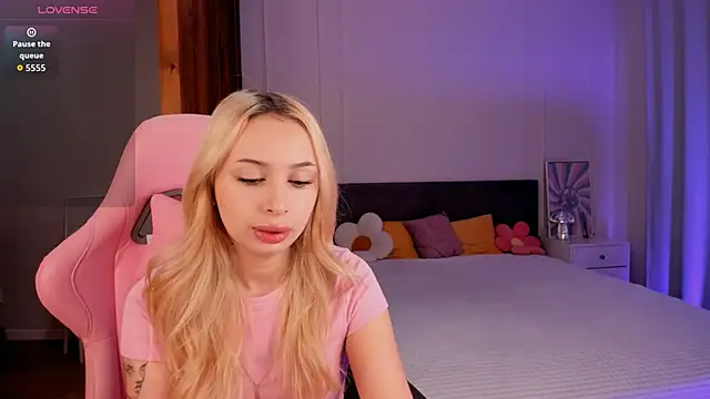 LanaMiracle online show from 12-16-25, 04:28