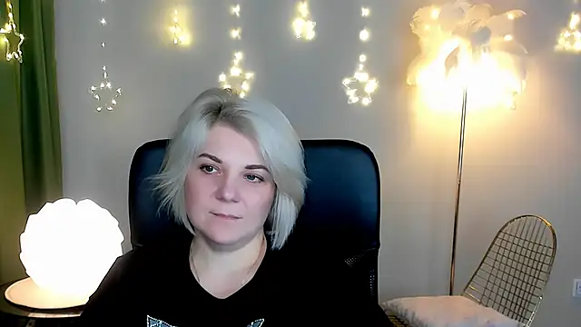 Snapshot of EvaEvals chatting on 12-16-25, 07:24 EvaEvals online show from 12-16-25, 07:24