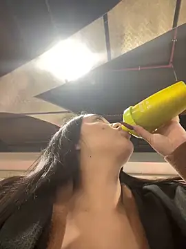 Snapshot of Bright-Flash chatting on 12-17-25, 12:33 Bright-Flash online show from 12-17-25, 12:33