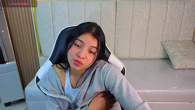 Snapshot of Sofi_Adams_Tx chatting on 12-17-25, 01:39 Sofi Adams Tx online show from 12-17-25, 01:39