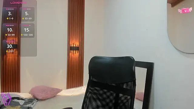 Snapshot of VivianOwen9 chatting on 01-14-26, 12:33 VivianOwen9 online show from 01-14-26, 12:33