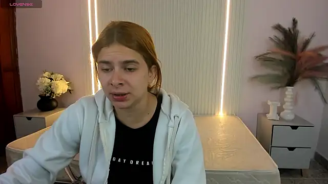 Snapshot of VivianOwen9 chatting on 02-16-26, 12:56 VivianOwen9 online show from 02-16-26, 12:56